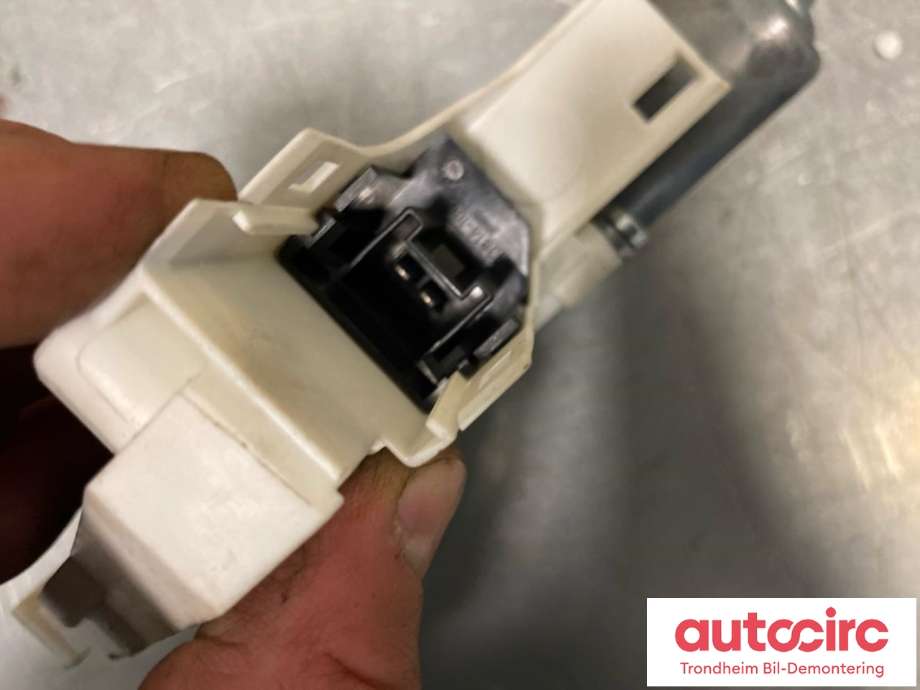 Ruteheis, kun motor, venstre bak til Porsche Cayenne 2010-2017 (92A) (92A) (...|8K0959811A|95862481100|)