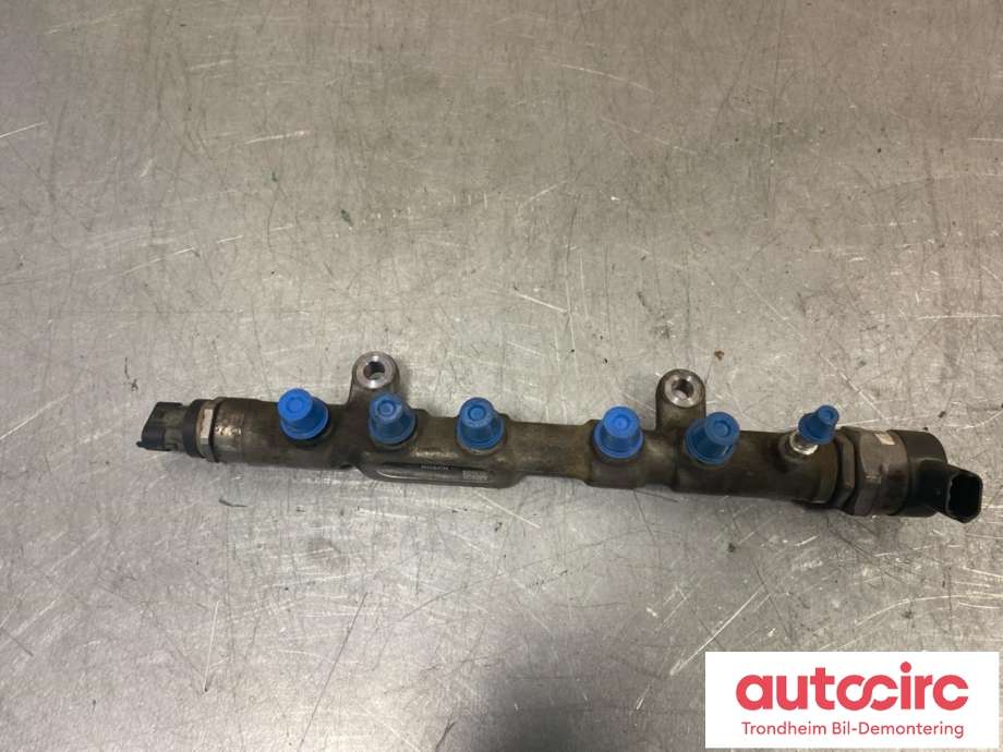 Dyseskinne (fuelrail) til Jaguar XE, 2015-->>  (BOSCH|AJ813370)