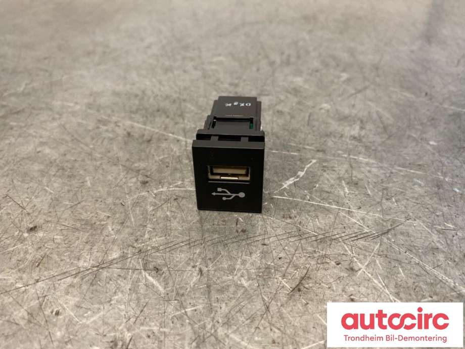 Dashbord diverse til Subaru Solterra, 2022-->>  (USB|)