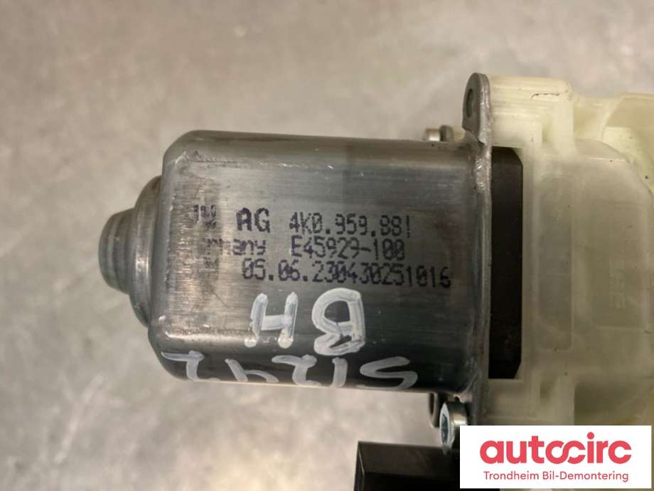 Ruteheis, kun motor, høyre bak til Audi Q4 e-tron 2021-->>  (...|4K0959881|)