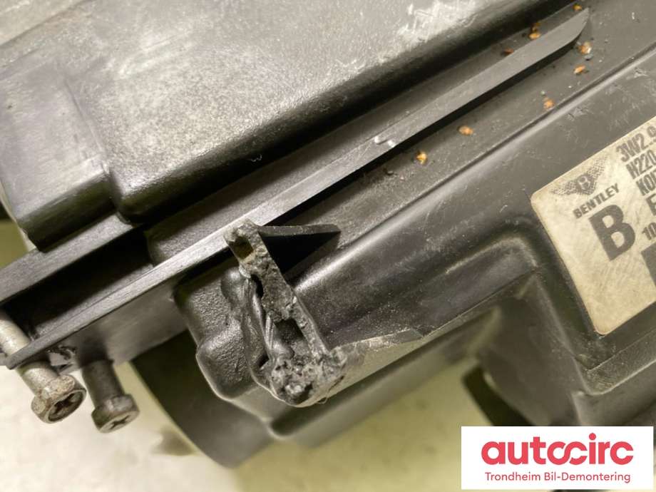 Frontlykt venstre xenon til Bentley Flying Spur 2005-2013 (LES INFO|3W2941015F|3W2941015D|3W2941015J| 3W2 941 015 D| 3W2 941 015 J| 3W2 941 015 F| H220-BL-DM)