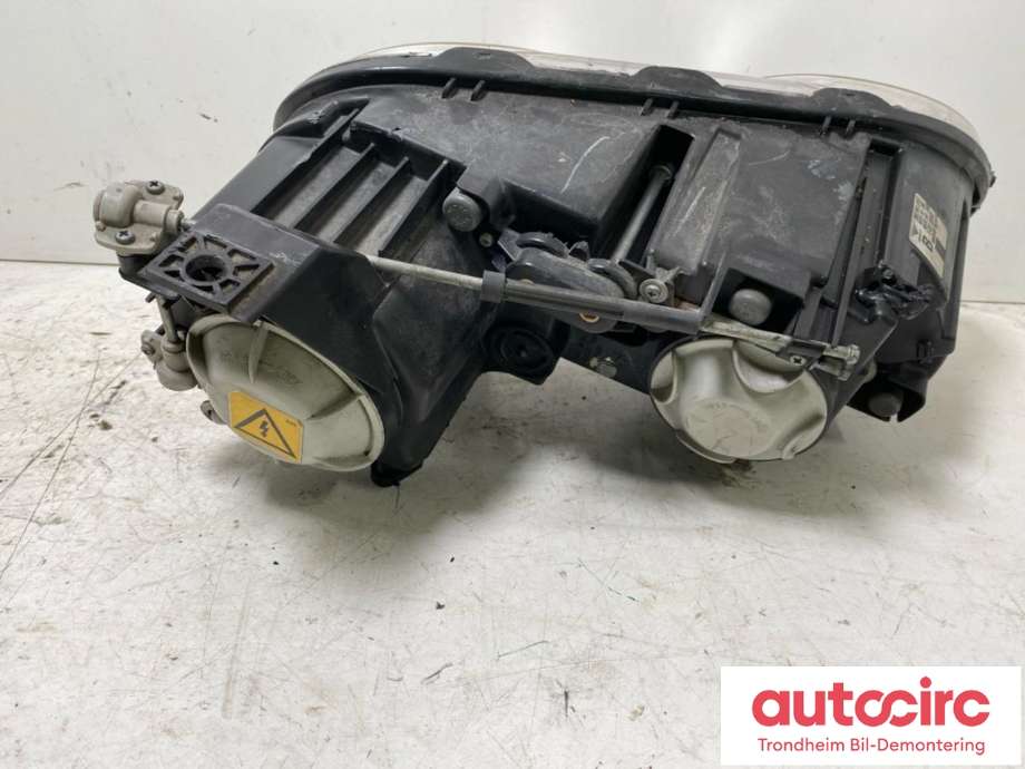 Frontlykt venstre xenon til Bentley Flying Spur 2005-2013 (LES INFO|3W2941015F|3W2941015D|3W2941015J| 3W2 941 015 D| 3W2 941 015 J| 3W2 941 015 F| H220-BL-DM)