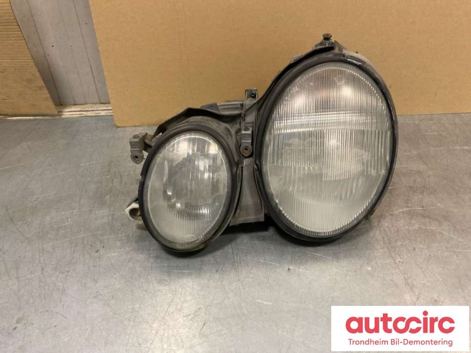 Frontlykt venstre halogen til Mercedes CLK, 1997-2002 (C208) (C208) (HELLA|A2088200161)