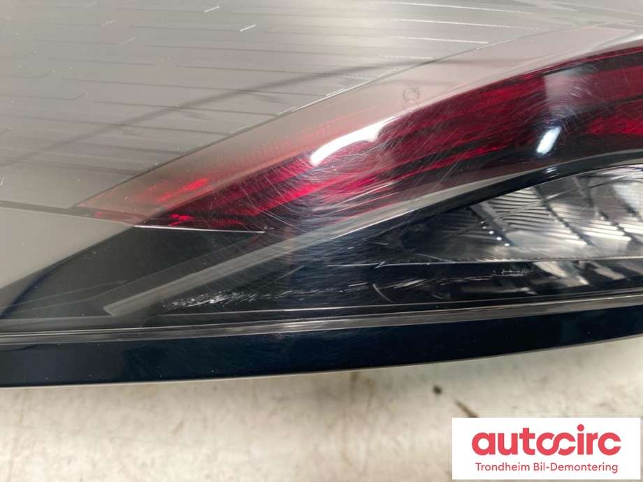 Baklykt venstre ytre til Nissan Ariya 2022-->>  (LES INFO|26555-5MS0A|265555MS0A|)