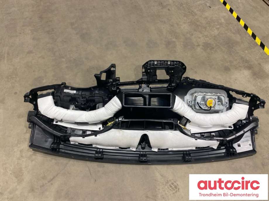 Dashbord til Maxus e-Deliver 9 2020-->>  (SAIC MOTOR|C00304646-A126|)
