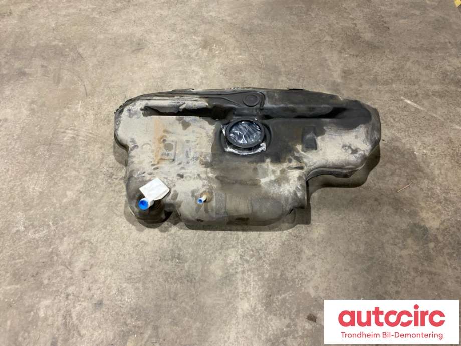Dieseltank til Toyota Corolla 2002-2007 (LES INFO|7700102120|7700102140|7700102210| 770011A010| 7700112C20)