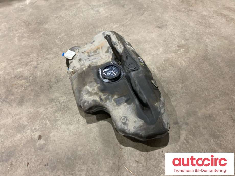 Dieseltank til Toyota Corolla 2002-2007 (LES INFO|7700102120|7700102140|7700102210| 770011A010| 7700112C20)