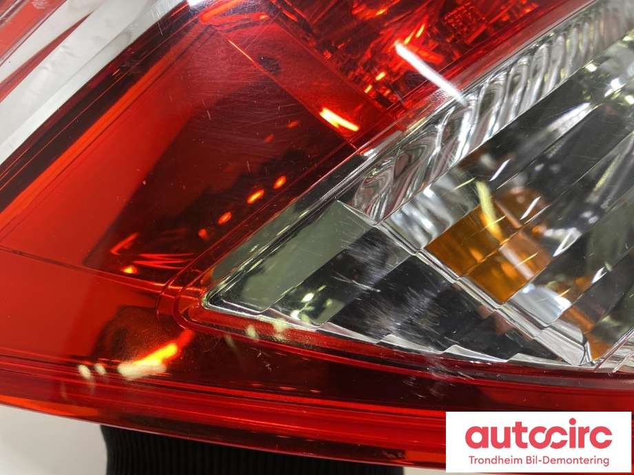 Baklykt venstre til Toyota RAV4 2009-2013 (Type III, Fase 2)  (LES INFO|81561-42120|8156142120|)