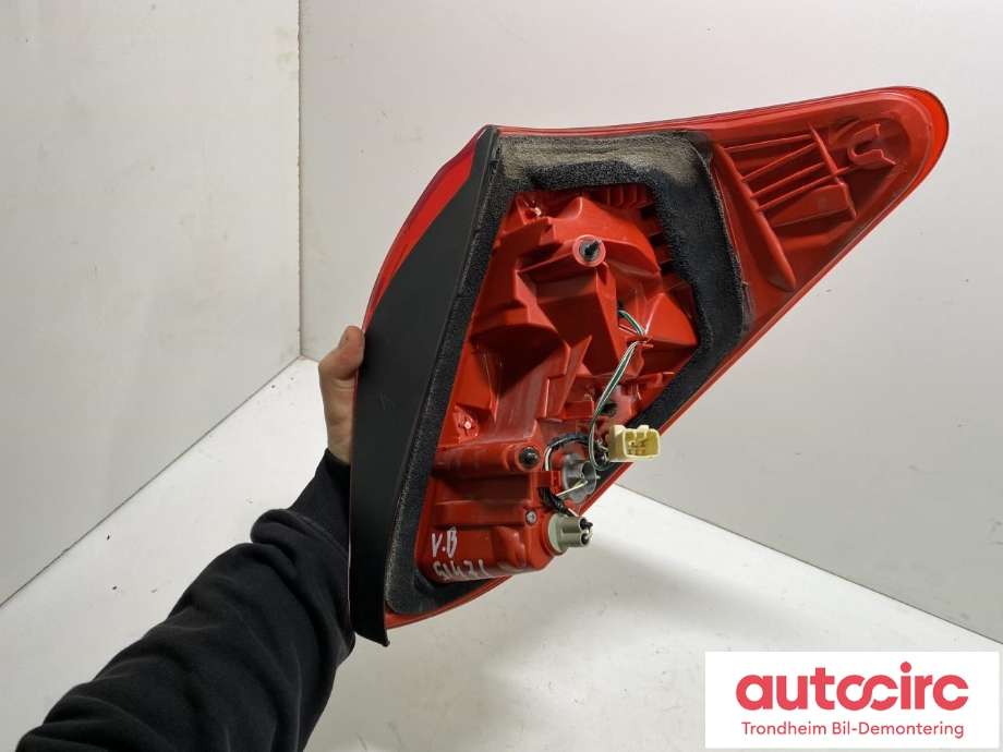 Baklykt venstre til Toyota RAV4 2009-2013 (Type III, Fase 2)  (LES INFO|81561-42120|8156142120|)