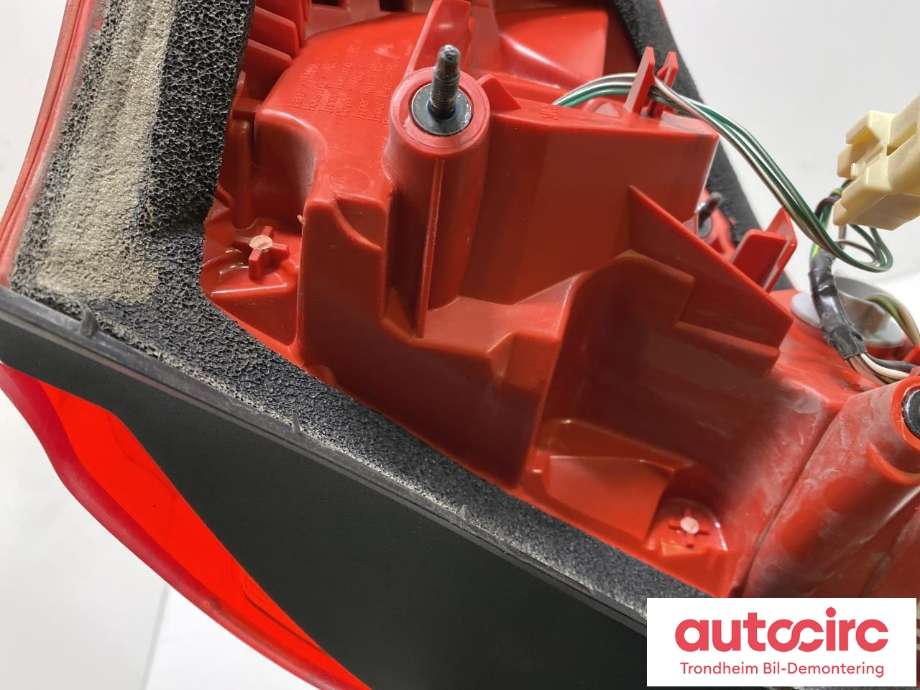 Baklykt venstre til Toyota RAV4 2009-2013 (Type III, Fase 2)  (LES INFO|81561-42120|8156142120|)