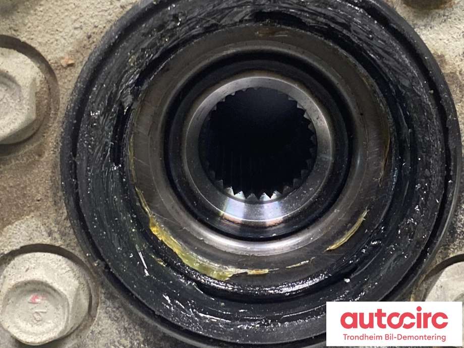Hjulspindel venstre foran til Isuzu D-Max 2021-->> (Type III)  (..|8983926271|)