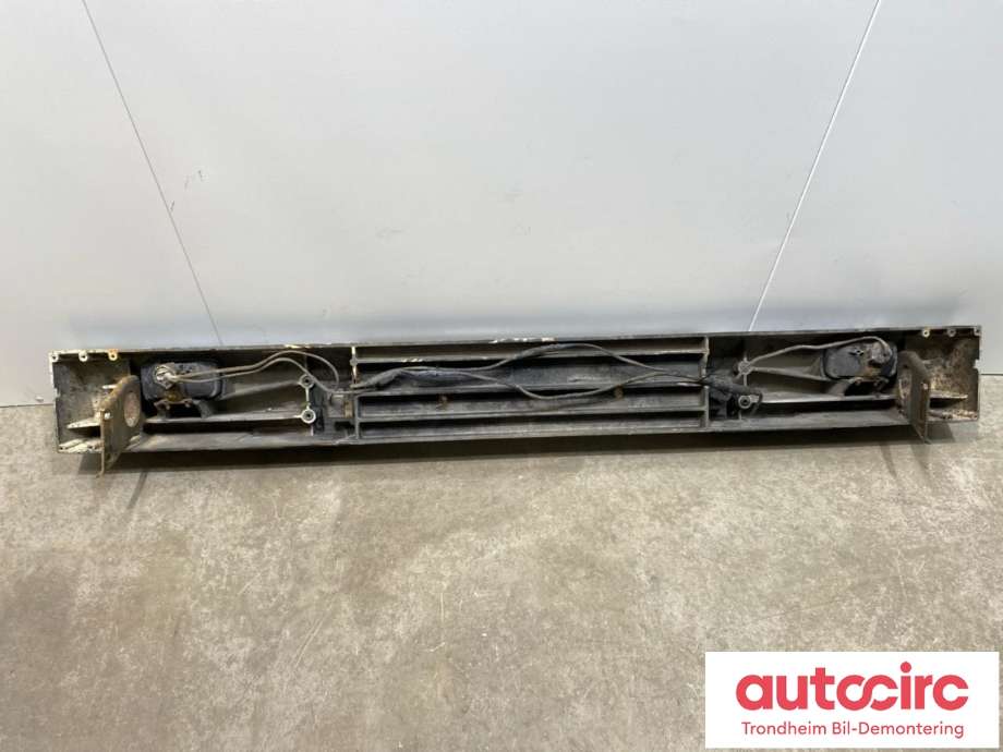 Støtfanger bak til Mercedes G-Wagen 1990-->> (W463) (W463) (LES INFO|A 460 520 20 71|A 460 520 21 71|A 460 820 16 14| A 460 520 08 71)