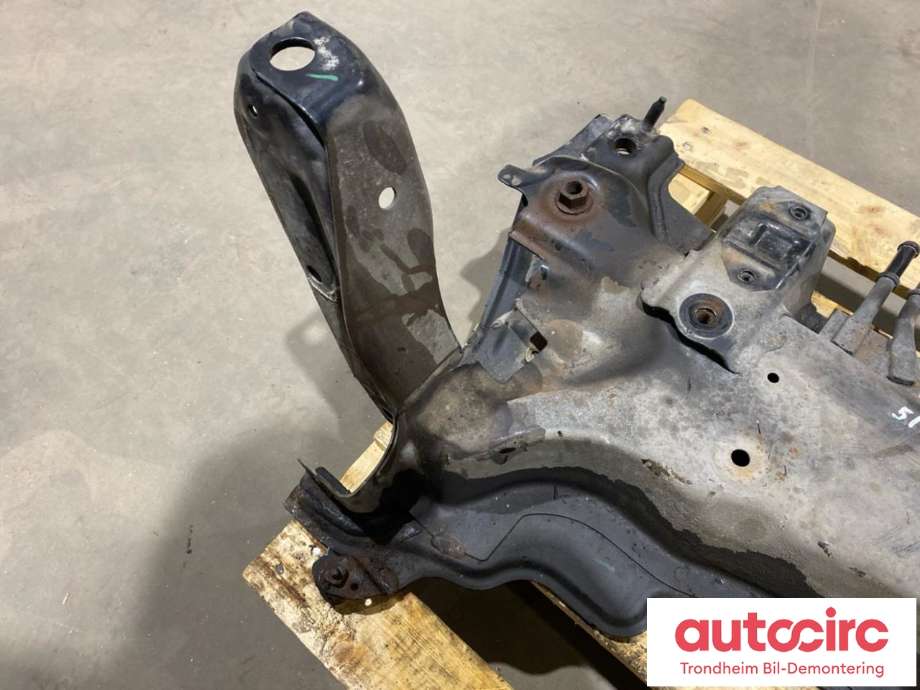Travers foran hoved til Suzuki SX4 S-CROSS 2013-->> (Type II)  (..|45810-61M01|)