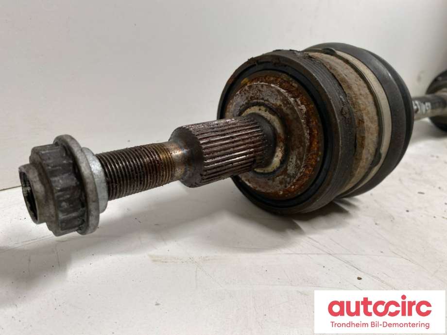 Drivaksel venstre foran, diesel/manuell til VW Transporter / Caravelle 2015-2019 (T6) (T6) (7E0407274G|7LA407271B|)