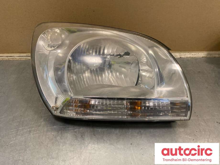 Frontlykt høyre halogen til Kia Sportage, 2005-2010 (Type II)  (...|921021F021)