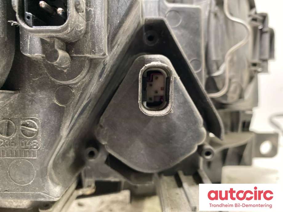 Frontlykt venstre xenon til BMW X3 2003-2006 (Fase 1) (E83) (E83) (..|63123418411|)