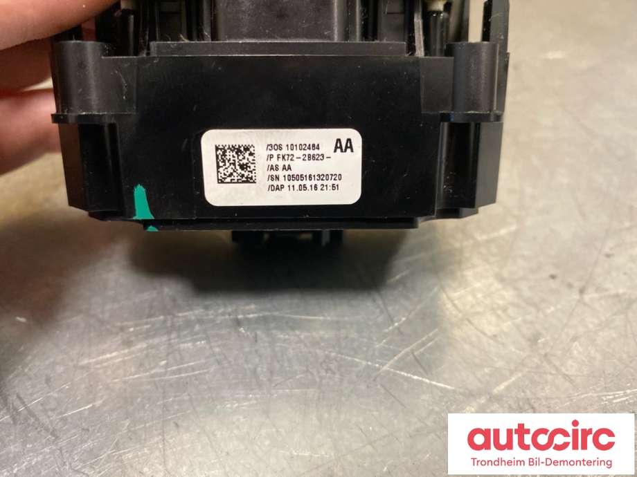 Bryter elektrisk håndbrekk/parkbrems til Land Rover Discovery Sport 2015-2019 (Fase 1)  (..|FK72-2B623-AA|LR060857|FK722B623AB)