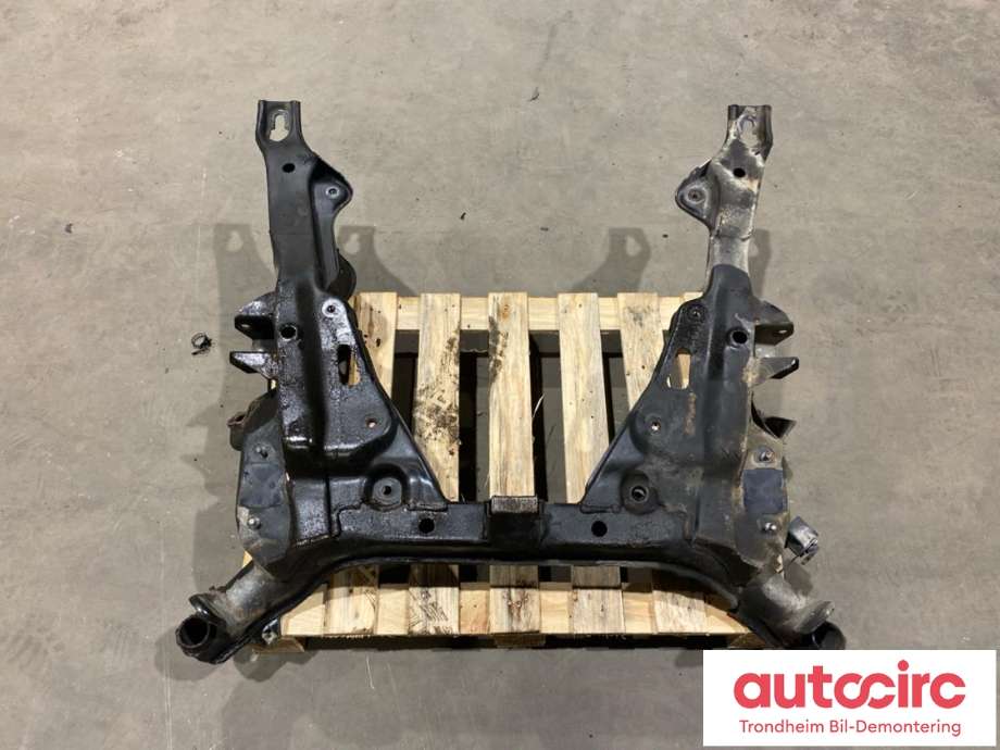 Travers foran hoved til BMW 5-Serie 2003-2010 (E60/E61) (E60/E61) (31106777362|31 10 6 777 362|)