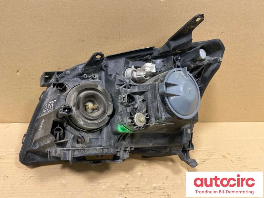 Frontlykt høyre halogen til Toyota Avensis 2003-2008 (Type II)  (FACELIFT|81130-05240|8113005240|)