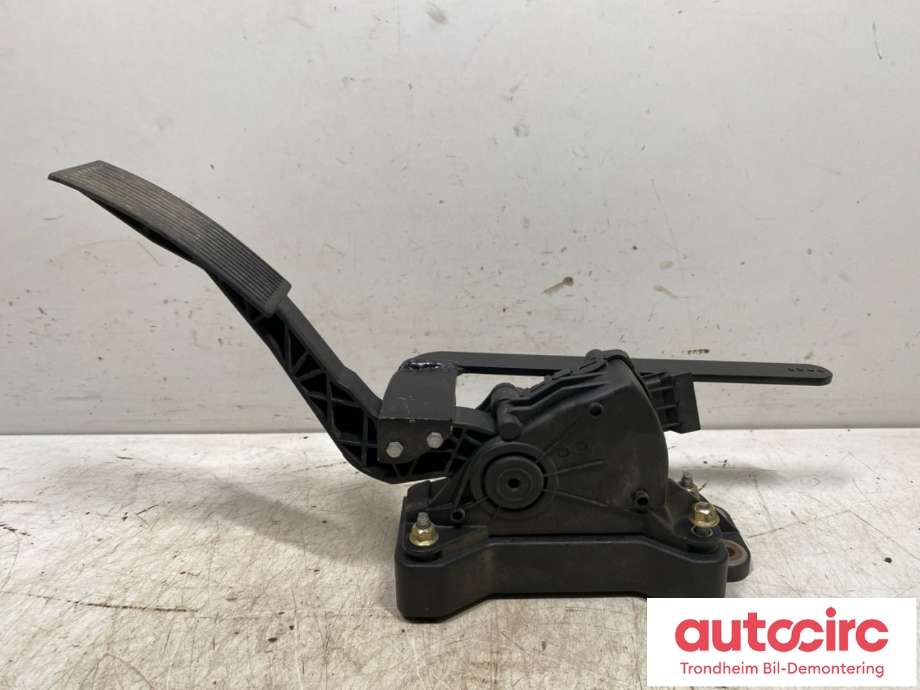 Pedal gass til Nissan Navara 2005-2010 (Fase 1) (D40) (D40) (HELLA|18002EA000|)
