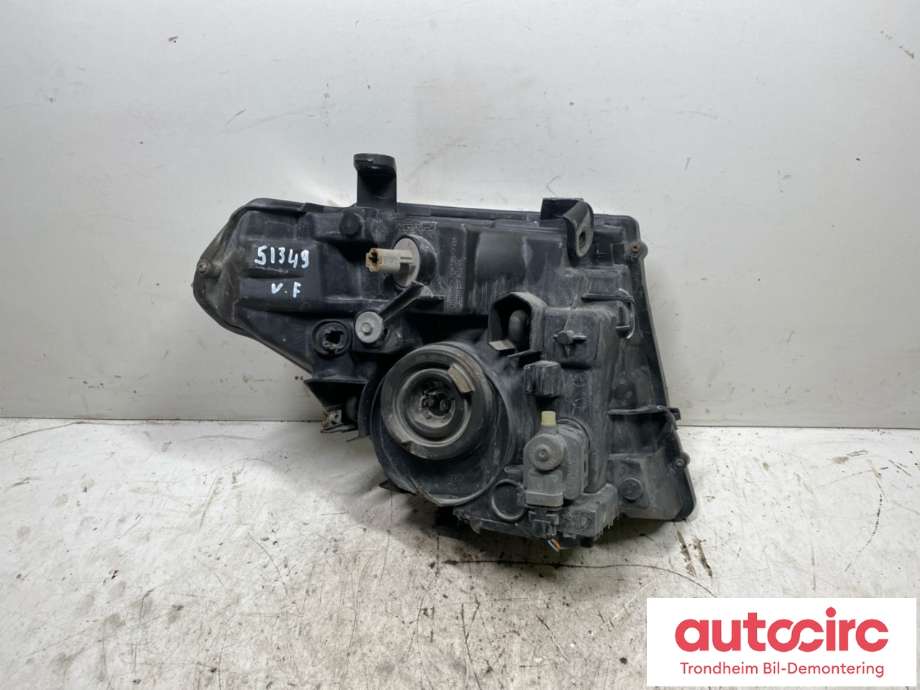 Frontlykt venstre halogen til Nissan Navara 2005-2010 (Fase 1) (D40) (D40) (..|26060EB30A|21511B2LLDEM|)