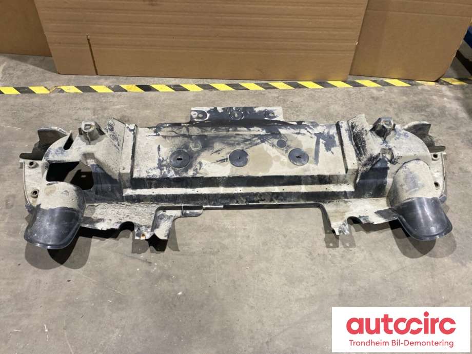 Støtfanger bak midtre del til Land Rover Discovery Sport 2015-2019 (Fase 1)  (LES INFO|LR088573|LR137500|K72589N836BE| FK72589N836BG)