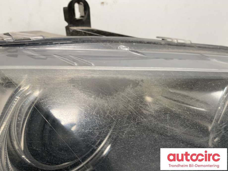 Frontlykt høyre xenon til BMW X5 2007-2013 (E70) (E70) (AL|63117288992|7278050|7288992)