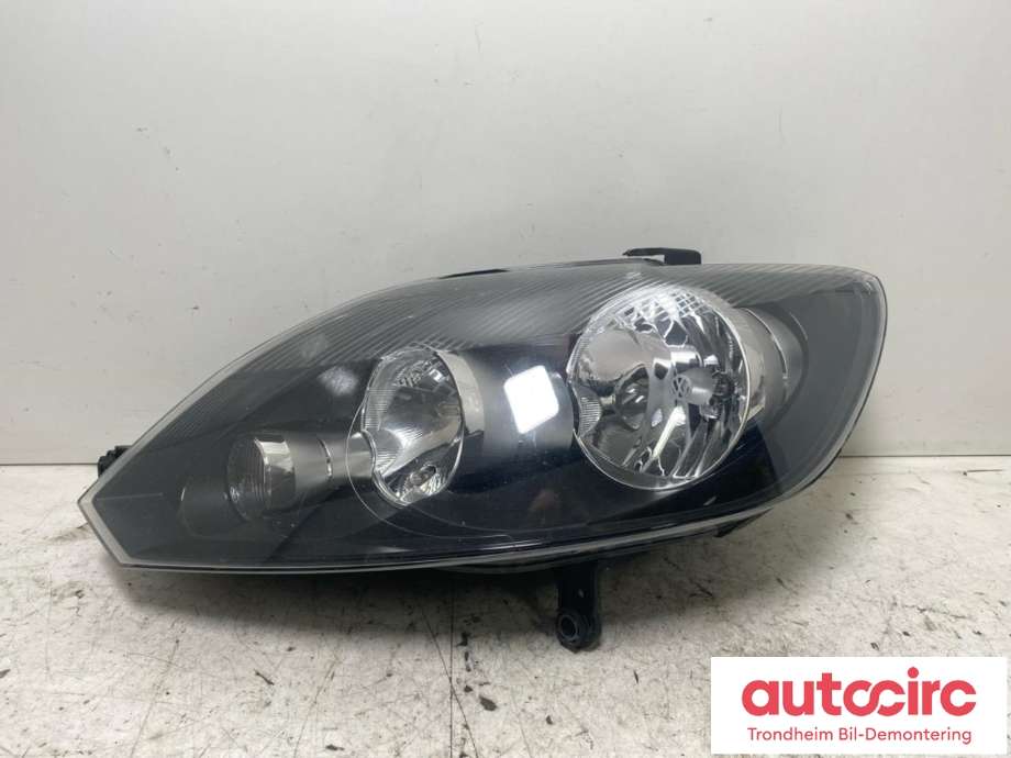 Frontlykt venstre halogen til VW Golf, Plus/Cross 2009-2013 (Fase 2) (HELLA|5M1941005G|5M1 941 005 G|1EE009948-01)
