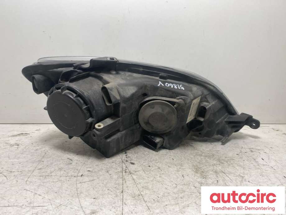 Frontlykt venstre halogen til VW Golf, Plus/Cross 2009-2013 (Fase 2) (HELLA|5M1941005G|5M1 941 005 G|1EE009948-01)