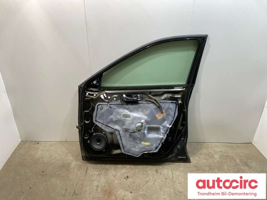 Dør høyre foran til Nissan X-Trail 2014-2022 (T32) (T32) (LES INFO|H010M4CBAA|H010M5H5AA|)