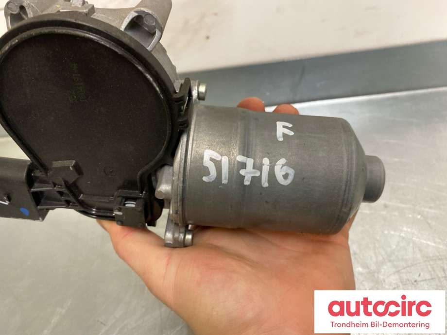 Viskermotor frontrute til BMW X1 2015-2022 (F48) (F48) (BOSCH|61615A36E69|0 390 243 525|)