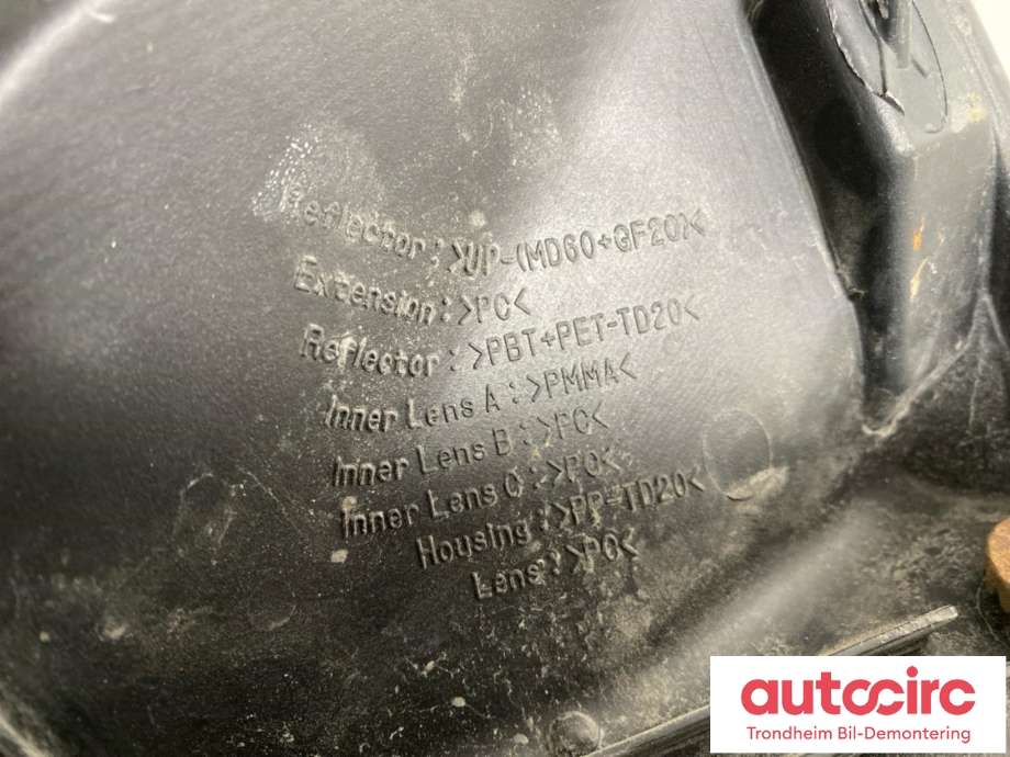 Frontlykt høyre halogen til Toyota Prius 2004-2009 (Type II) (COMBI) (COMBI) (LES INFO|8113047180|8113047181|)