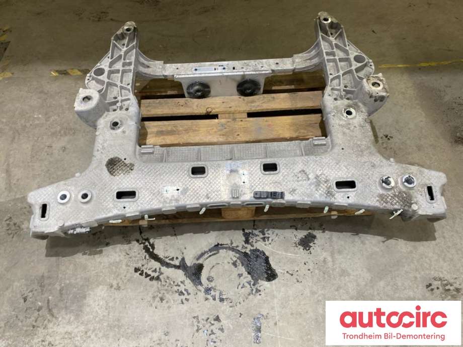Travers bak til Ford E-Transit 2022-->> (..|2670497|NK41-5K067-FC|)