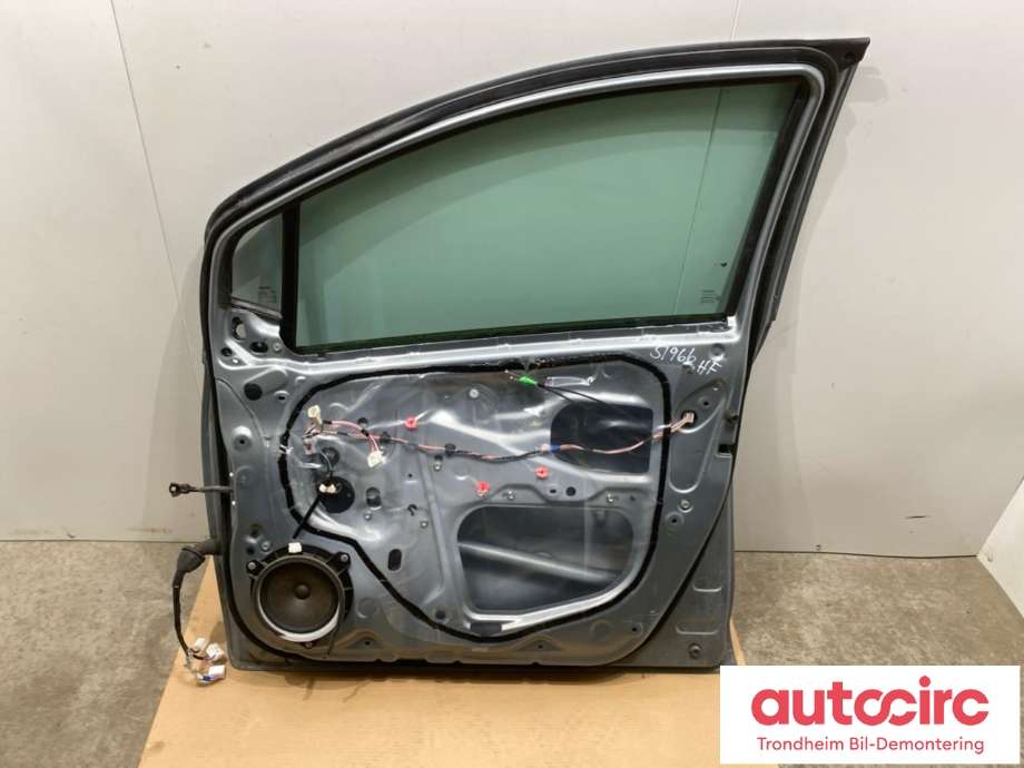 Dør høyre foran til Toyota Yaris 2006-2009 (Type II, Fase 1) (TOYOTA|678610D050|)