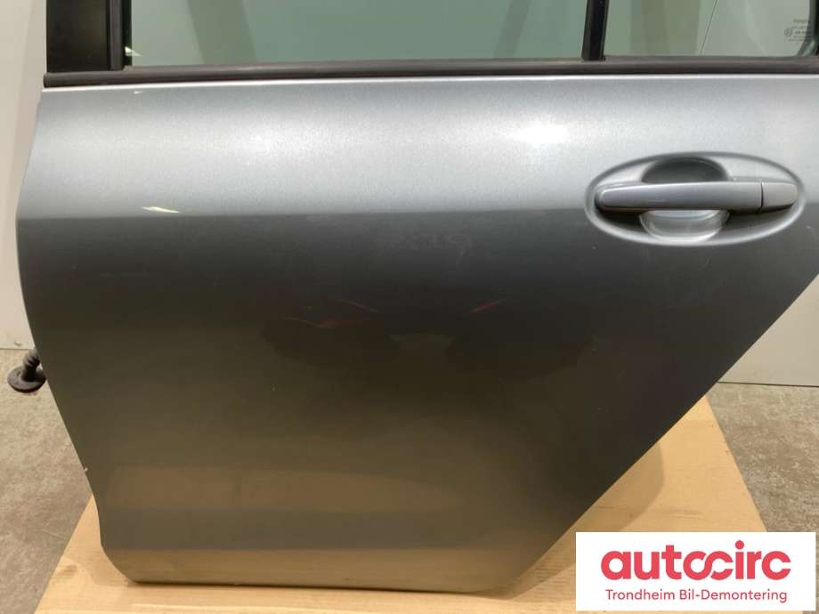 Dør venstre bak til Toyota Yaris 2006-2009 (Type II, Fase 1) (TOYOTA|678720D050|)