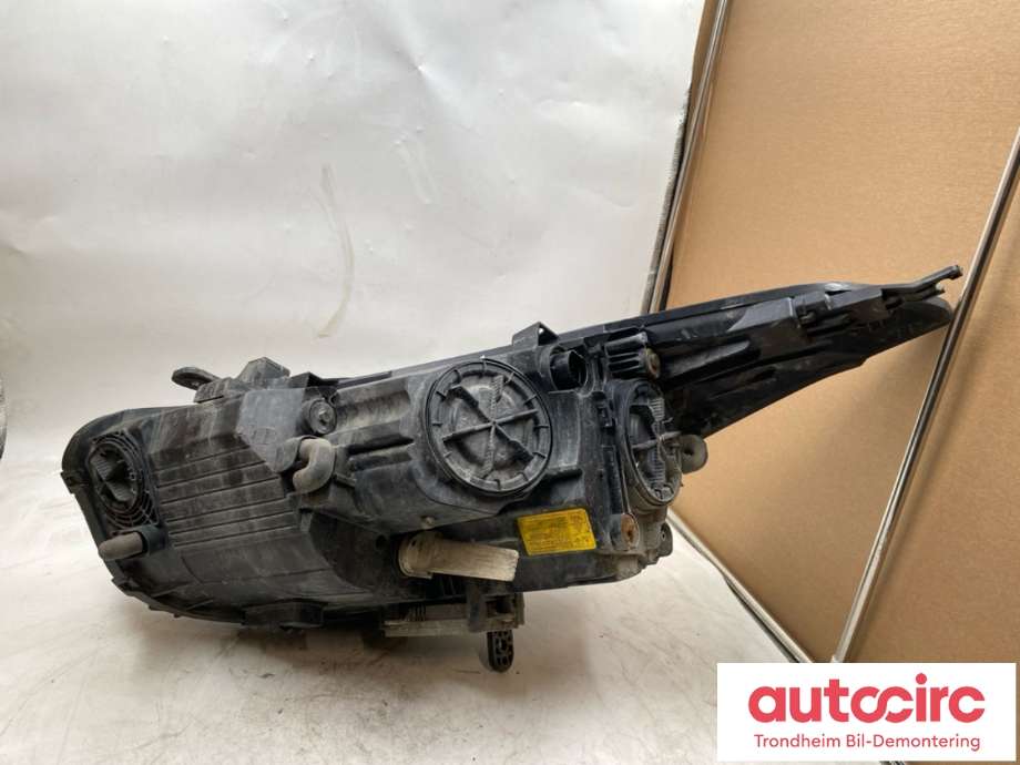 Frontlykt høyre xenon til Hyundai i40 2012-2017 (92102-3Z030|921023Z030|)