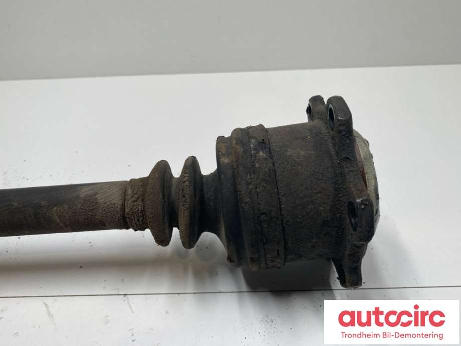 Drivaksel høyre foran, bensin/automat til Audi S8 1996-2002  (4D0407272AF|4D0407452AX|)