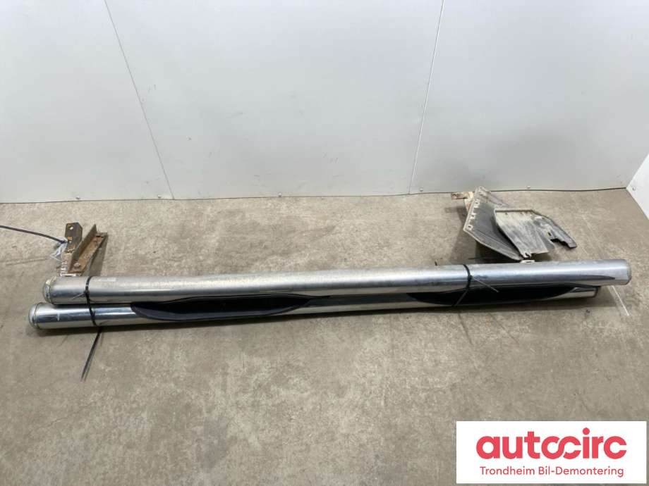 Stigtrinn/stigbrett til Mitsubishi Outlander 2007-2010 (Type II, Fase 1)  