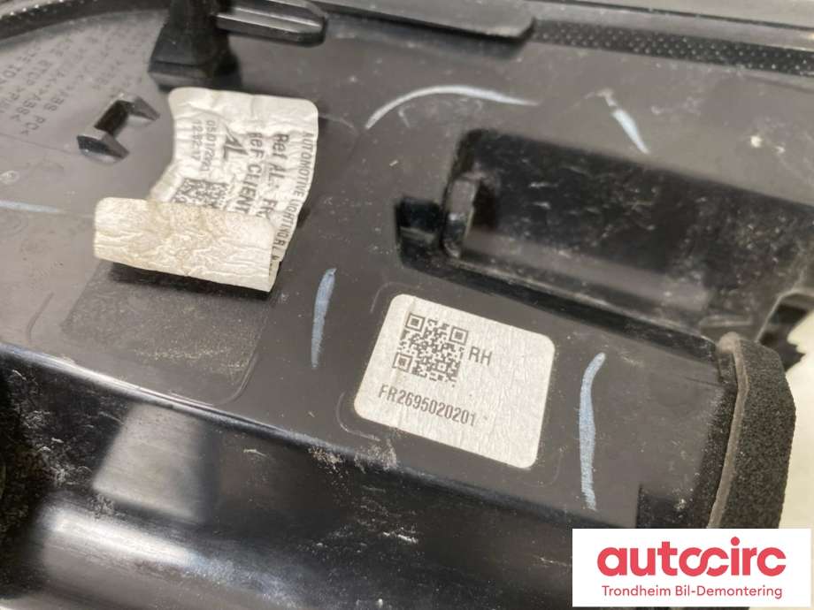 Baklykt høyre ytre til Peugeot e-2008 2019-->>  (LES INFO|9838190480|98 381 904 80|FR2695020201)