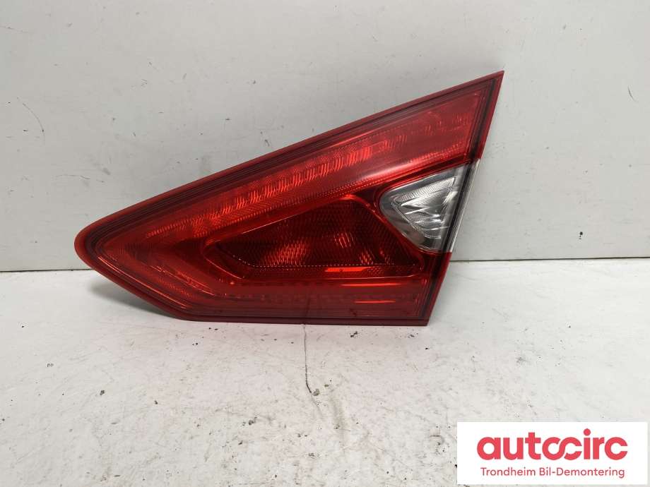 Baklykt høyre indre til Nissan Pulsar 2014-->> (265503ZL5A|265503ZL5B|)