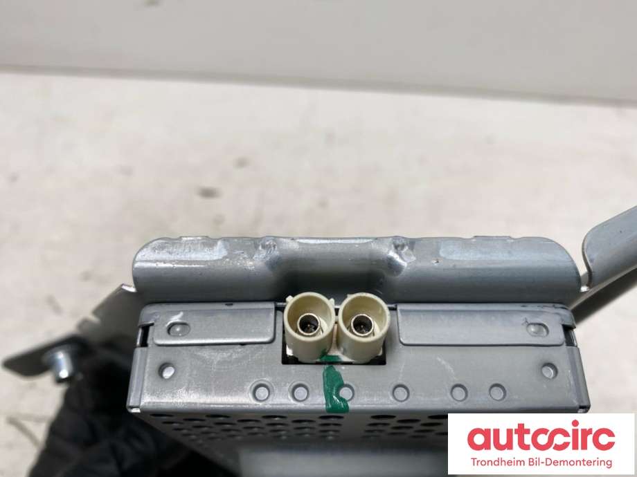 Antenne forsterker til Tesla Model Y 2021-2024 (Type I) (TESLA|1527973-00-D|)
