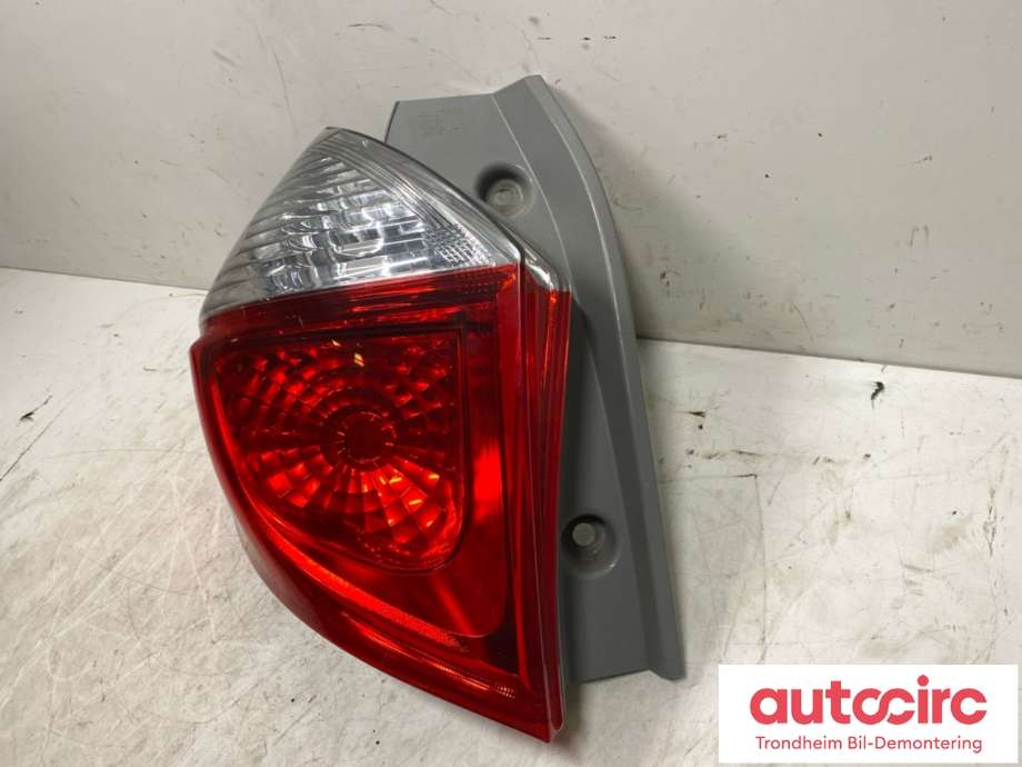 Baklykt venstre til Toyota Verso-S 2011-2015 (COMBI) (COMBI) (8156152730|)