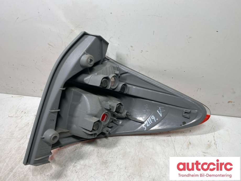 Baklykt venstre til Toyota Verso-S 2011-2015 (COMBI) (COMBI) (8156152730|)