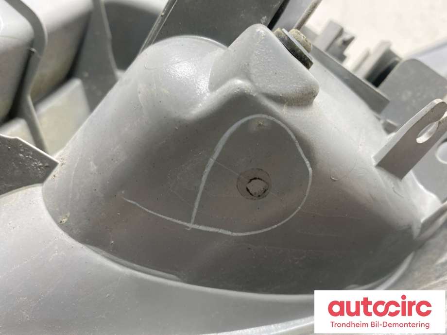 Baklykt venstre til Toyota Verso-S 2011-2015 (COMBI) (COMBI) (8156152730|)