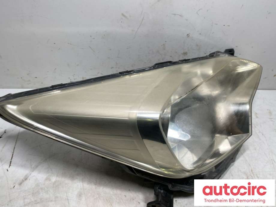 Frontlykt høyre halogen til Toyota Verso-S 2011-2015 (COMBI) (COMBI) (8113052C80|)