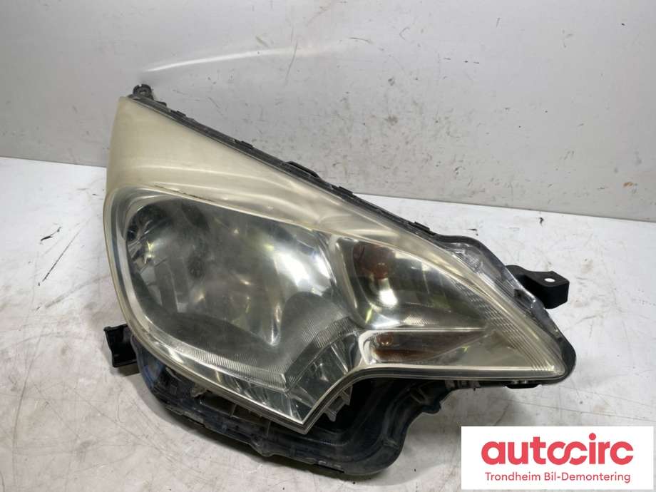 Frontlykt høyre halogen til Toyota Verso-S 2011-2015 (COMBI) (COMBI) (8113052C80|)