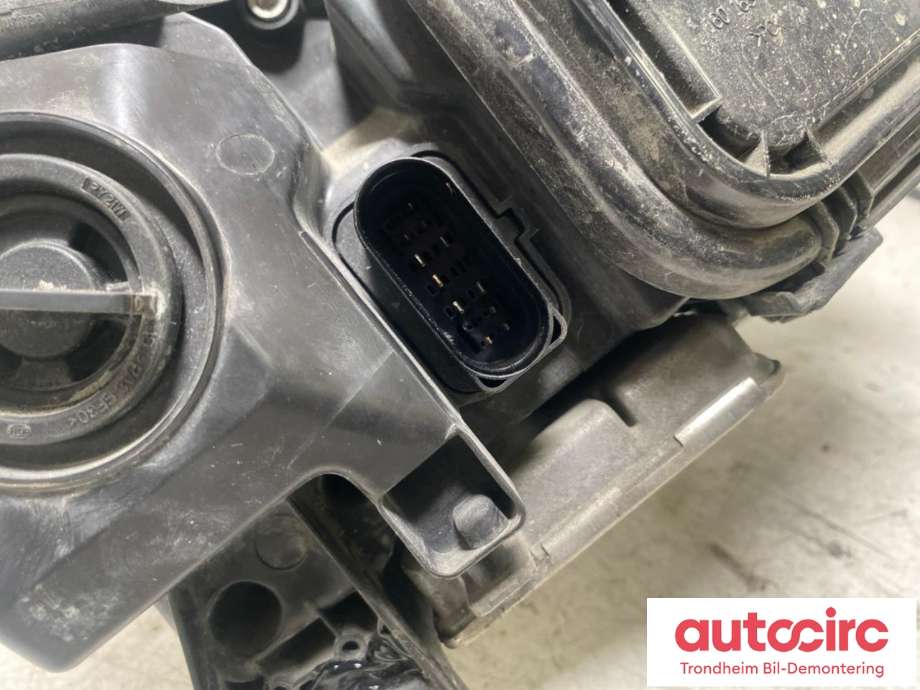 Frontlykt venstre xenon til Audi A6, Allroad 2008-2011 (Type II, Fase 2) (C6) (C6) (HELLA|4F0941029|4F0941029DH|4F0941029FJ)