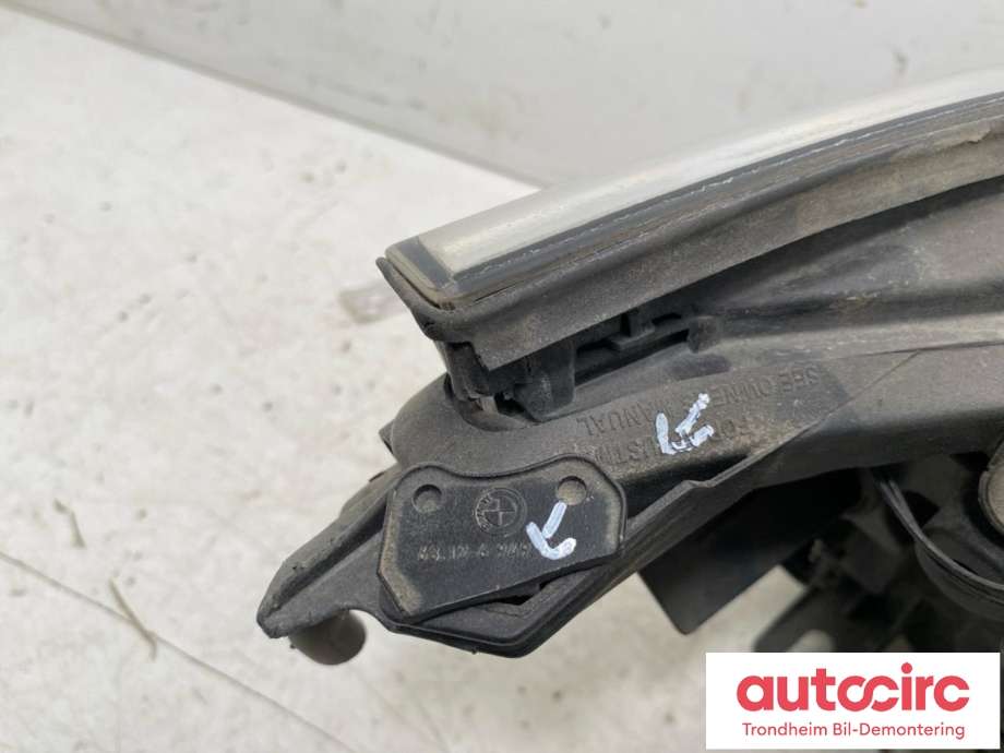 Frontlykt venstre halogen til BMW 5-Serie 2003-2010 (E60/E61) (E60/E61) (HELLA|63127165561|)