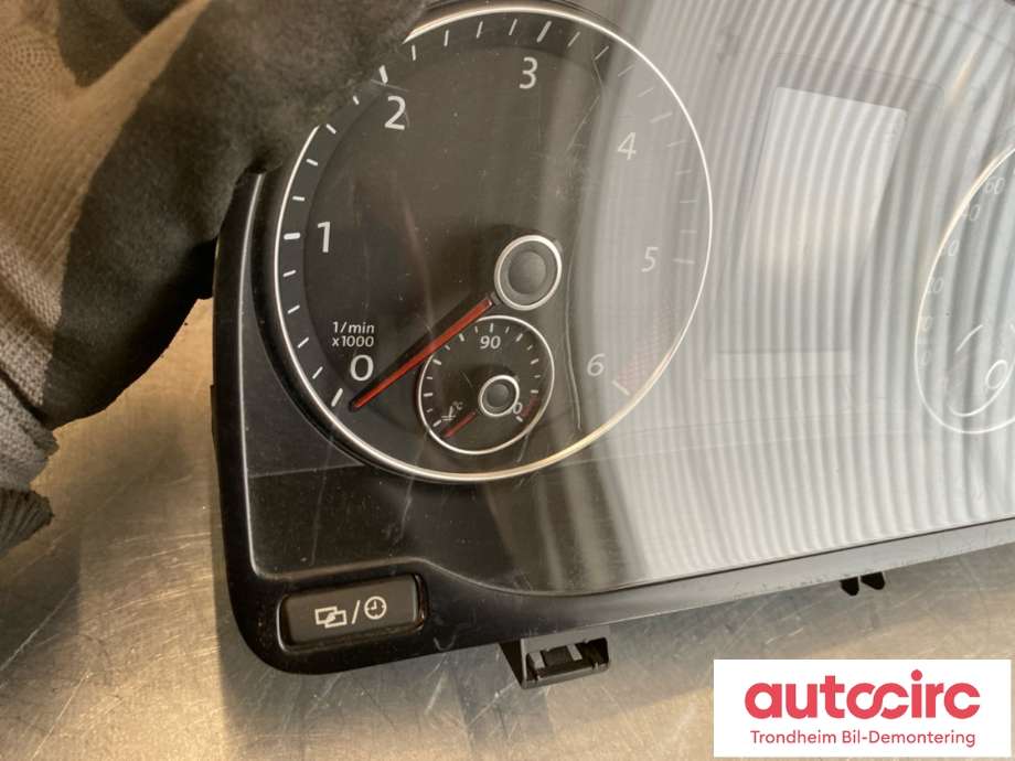 Instrumentpanel til VW Touran 2010-2015 (Type I, Fase 3)  (1T0 920 885 N|1T0 920 885 NX|)