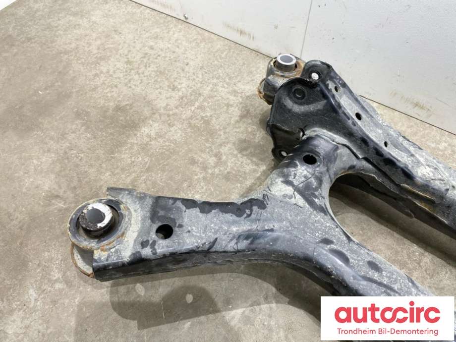 Travers bak til Toyota Camry 2019-->>  (51206-33120|5120633120|)